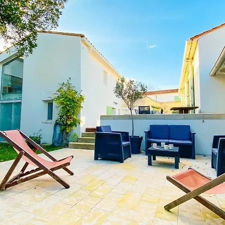 Villa Spacieuse Dans Le Centre Du Village A Proximite De La Et Du Port