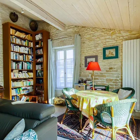 Villa Spacieuse Dans Le Centre Du Village à Proximité De La Et Du Port